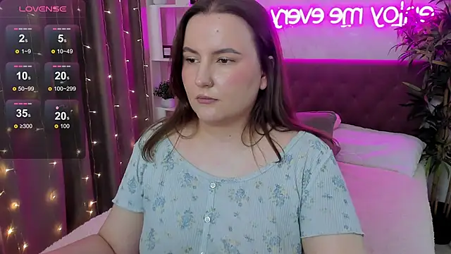 FeralPeach live XXX chat