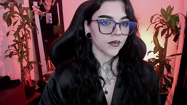 MissCharlottte_18 élő XXX-chatje