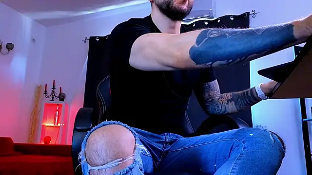 MightyAaron66 Live XXX Chat