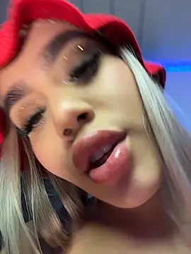 Chat +18 de Tyra_malkovaa ao vivo