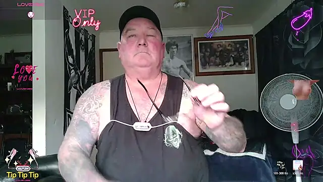 KINKYBLUEYES69's Live XXX Chat