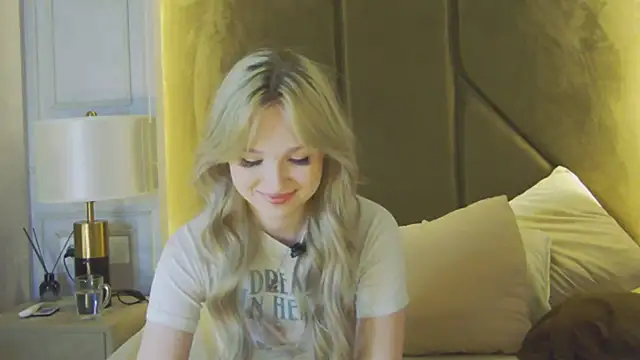 Shy_Barbie: απευθείας συνομιλία ΧΧΧ