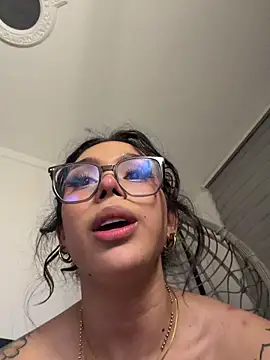 Show modela Samantha_Bernardo na web-kameri