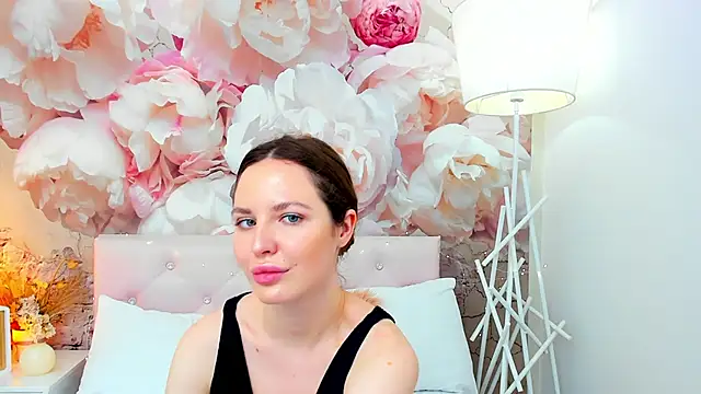 MonaRicci Chat XXX in diretta