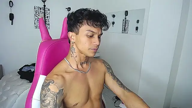 Leonard_Price Cameră chat live
