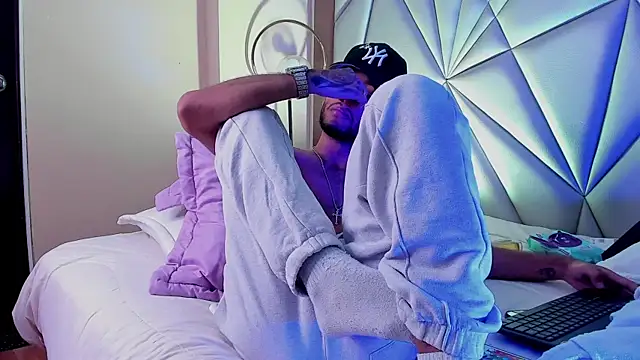 Thiagoferreti's Webcam Show