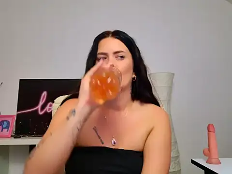 Show modela NicolSparkleX na web-kameri