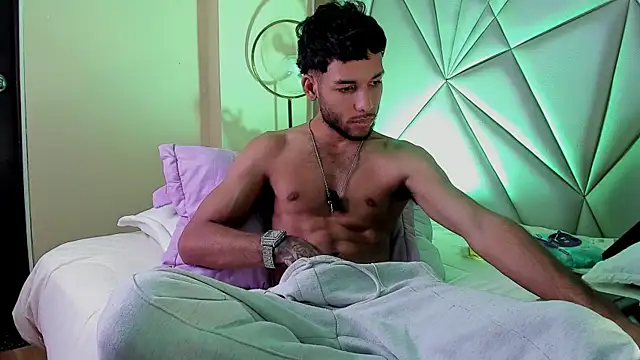Thiagoferreti Show in webcam