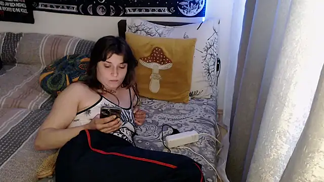 AlienforTwenty Live XXX Chat