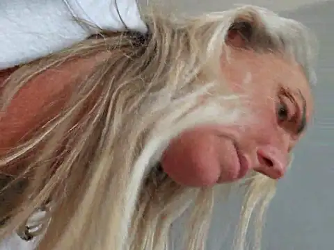 theblondecocklover Chat XXX in diretta
