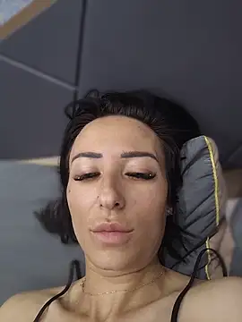 Chatroom XXX en direct de BURNING-BRUNETKA