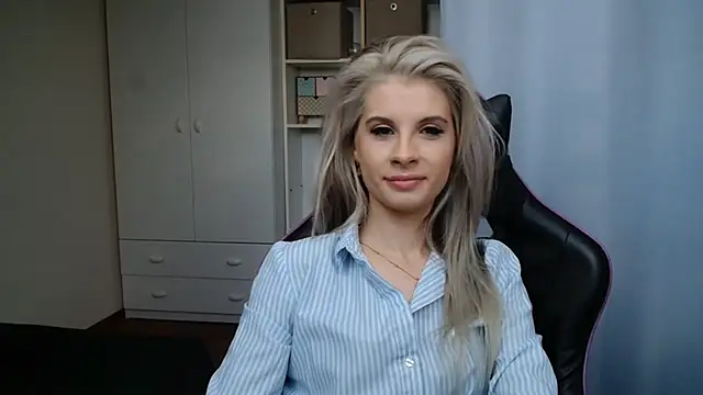 KristineGlow Adlı Modelin Canlı XXX Sohbeti