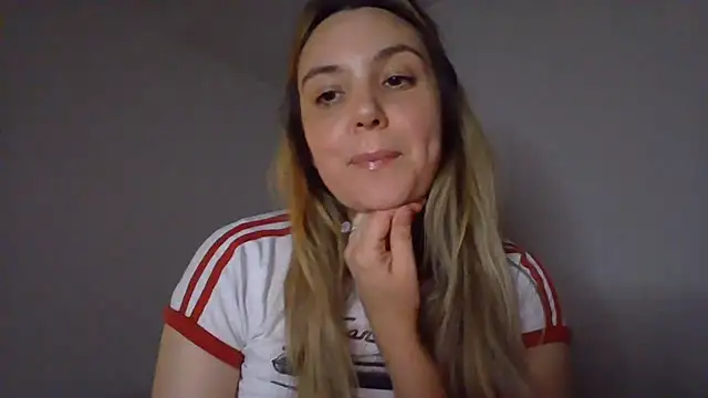 Magentavixen21's Webcam Show