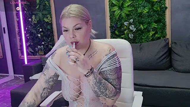 Issa_Jo's Webcam Show