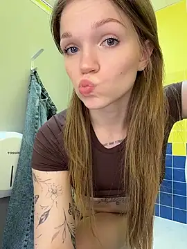 StreetSquirt Adlı Modelin Canlı XXX Sohbeti