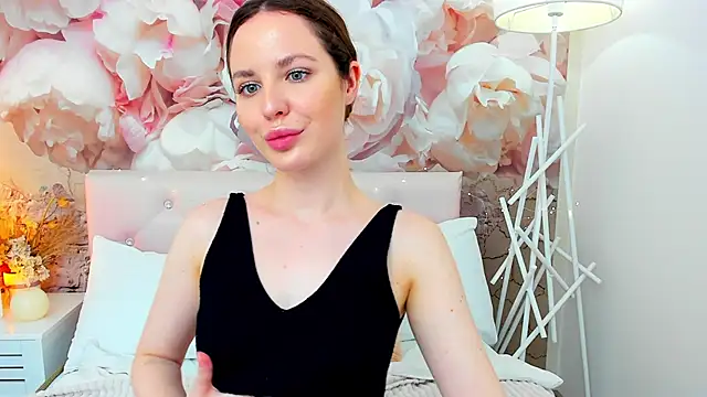 MonaRicci's Live XXX Chat