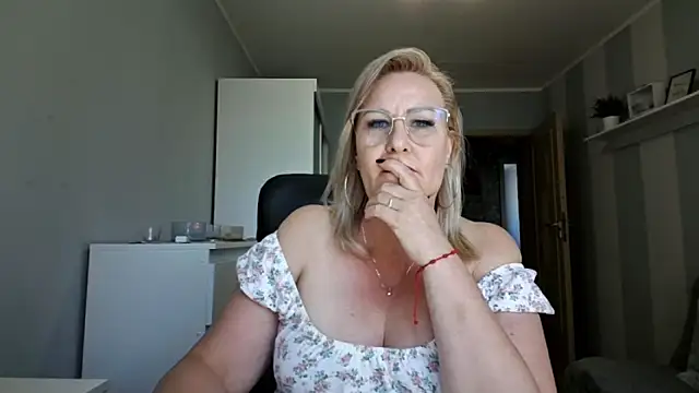 DianaLive's Live XXX Chat