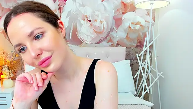 Chatroom XXX en direct de MonaRicci