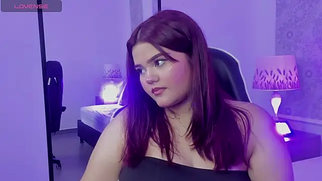 lia_chips' Live XXX Chat