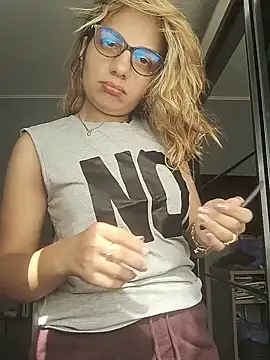 mariahotgirl Webcam Show