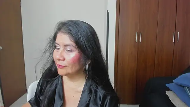 Chat +18 de kiraGeiner ao vivo