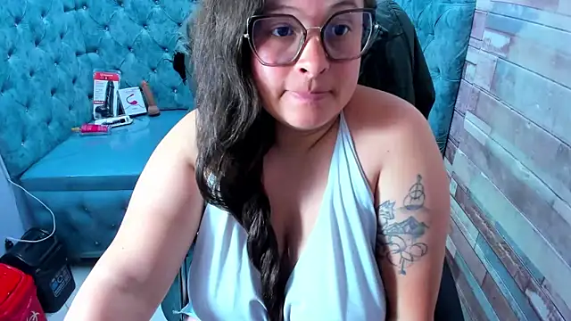 Chatroom XXX en direct de Sarah_Boobs_