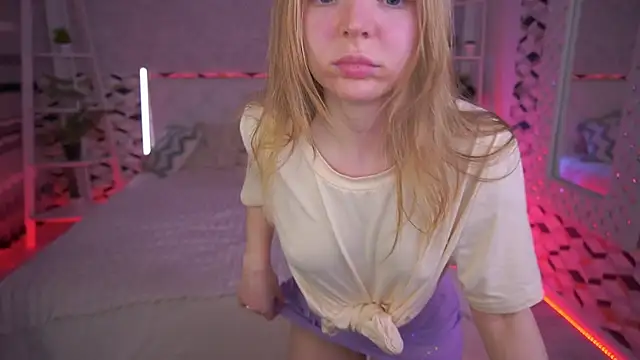 EmilySunshineS' Live XXX Chat