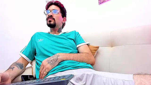 Jonathan_Soto Show in webcam