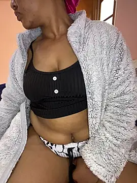 ShortieAngie95 – Live XXX-chat