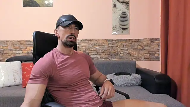 HotHunkTrainer: онлайн-секс-чат