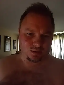 Seks show uživo modela JayGirthy36 na kameri