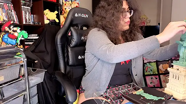 ShinyCherub Show in webcam