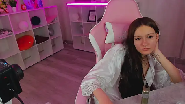 Golden__Whisper Adlı Modelin Canlı XXX Sohbeti