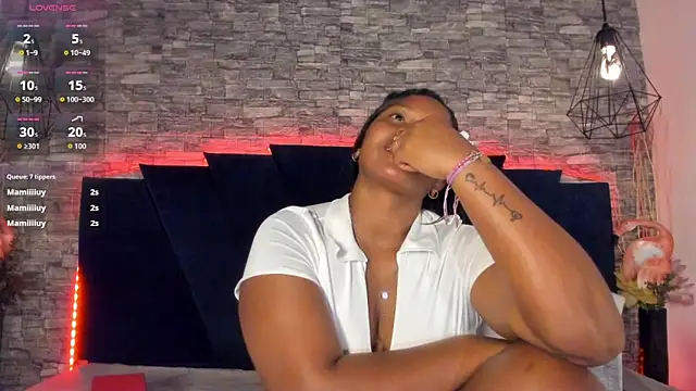 Emily_Brown18 Live XXX-chat