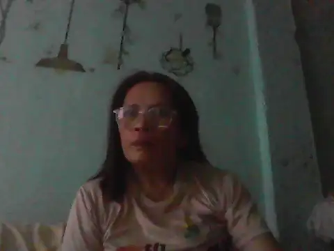 momshe2026's Webcam Show