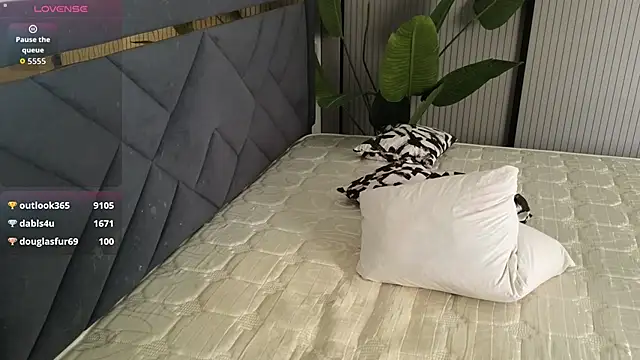 TrishaRey's Webcam Show