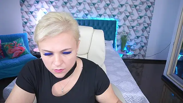CrystalVibe's Live XXX Chat