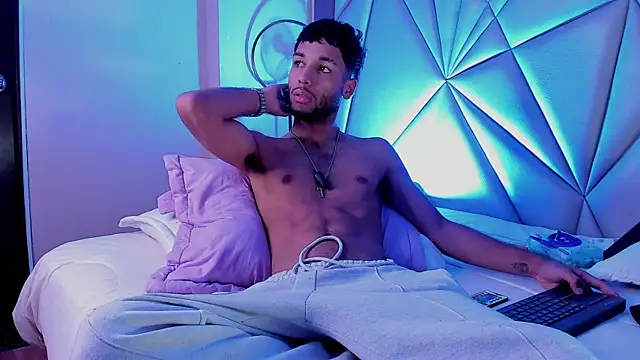Thiagoferreti Adlı Modelin Web Kamerası Şovu