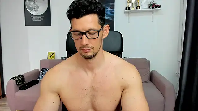 BrutusK08 Show in webcam