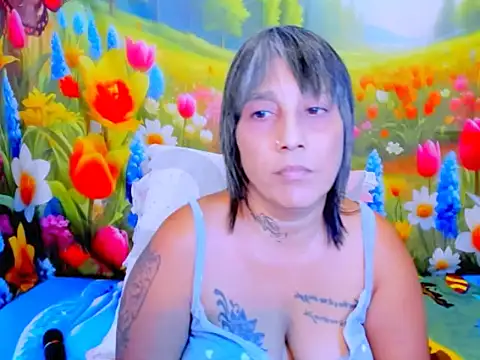 indianroxy Adlı Modelin Canlı XXX Sohbeti