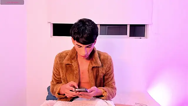 Chat +18 de Erick_Velveth ao vivo