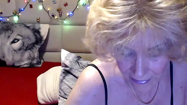 HappyWomanOn Webcamshow