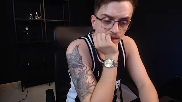 FelixStarkk Adlı Modelin Canlı XXX Sohbeti