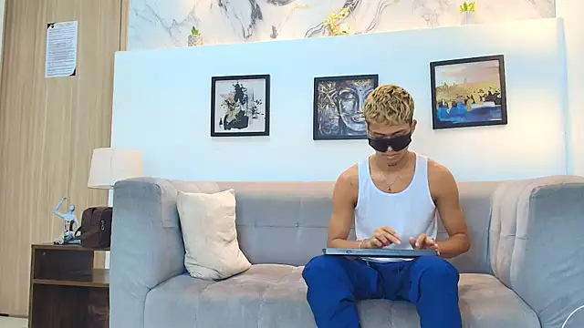GOLD_BOYS Chat XXX in diretta
