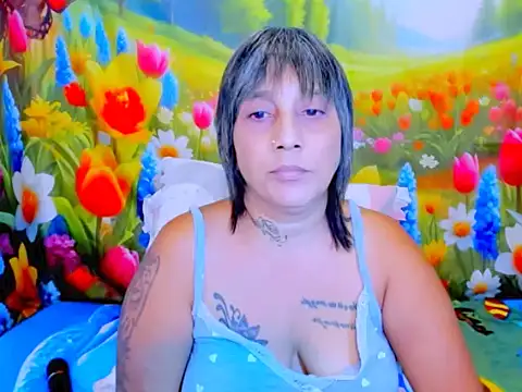 indianroxy Adlı Modelin Canlı XXX Sohbeti