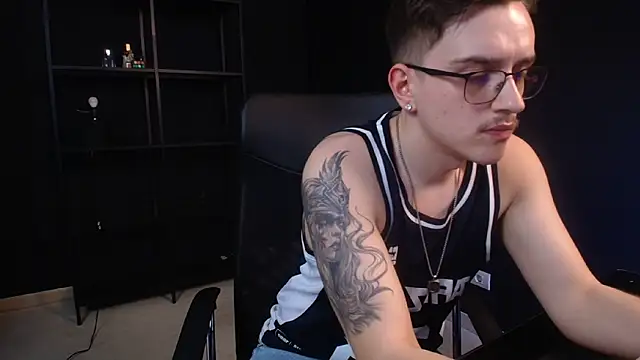FelixStarkk Chat XXX in diretta