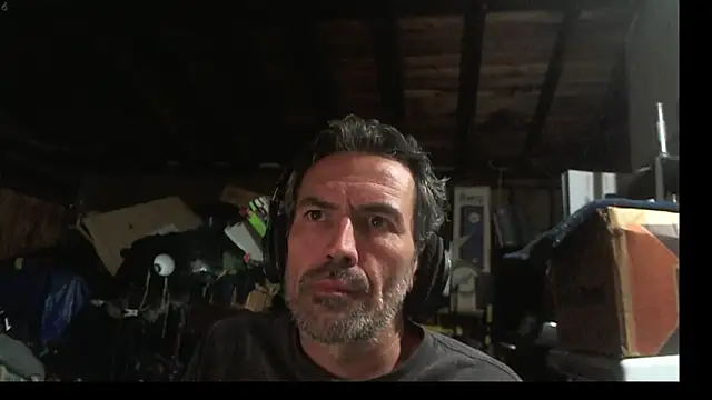 Anarchy_Burger: διαδικτυακό σόου στην κάμερα