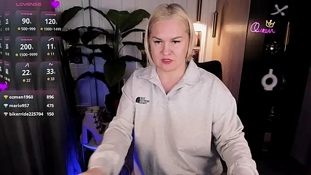 YolandaKiss' Live XXX Chat