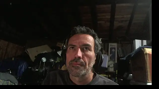 Anarchy_Burger Show in webcam