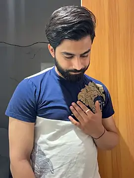 Royalboy_03 Adlı Modelin Canlı XXX Sohbeti